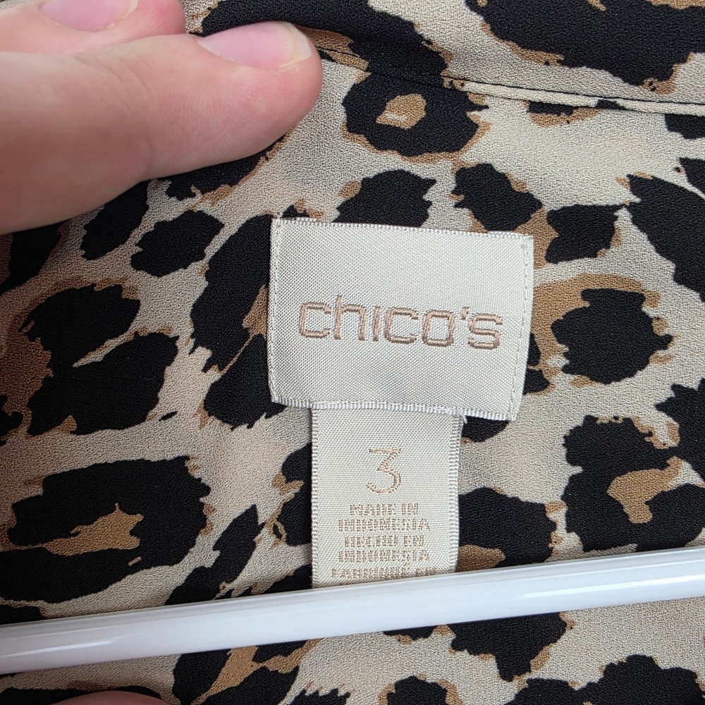 Chicos Leopard Print Tunic Blouse V-Neck Roll Tab Sleeve Tan Black Size 3 (XL) - Picture 4 of 9